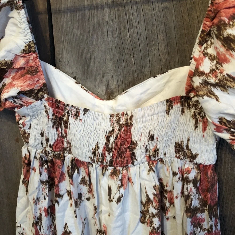 Olivaceous Floral Mini Dress in Cream Size Small Women’s